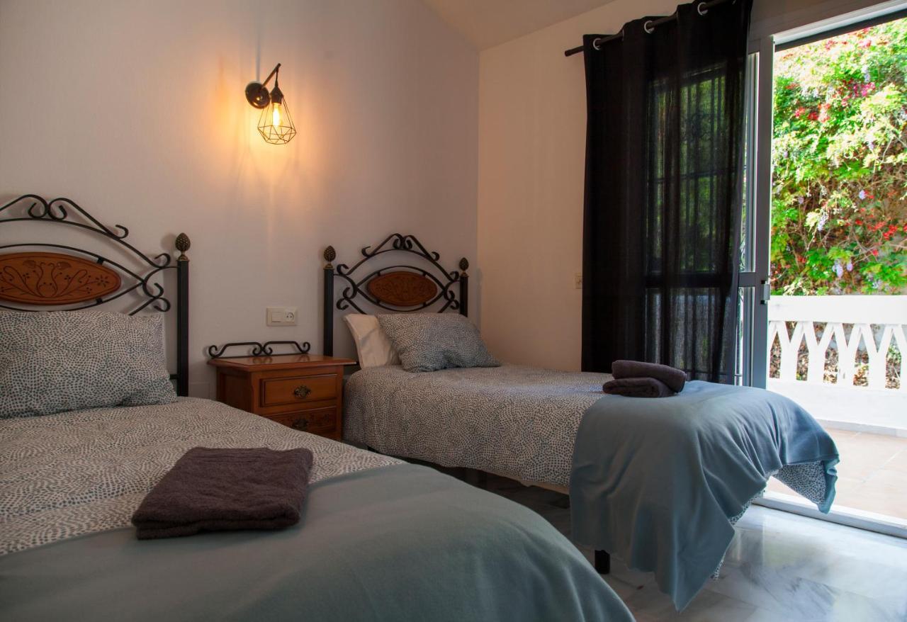 Agradable Adosado Con Piscina La Hidalga Villa Беналмадена Екстериор снимка